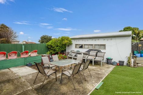 Photo of property in 31 Cross Street, Castlecliff, Whanganui, 4501