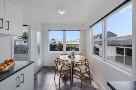 Photo of property in 8a Queen Road, Bellevue, Tauranga, 3110