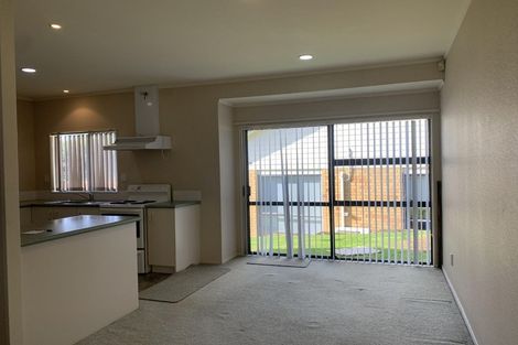 Photo of property in 9 Lanier Place, Glendene, Auckland, 0602