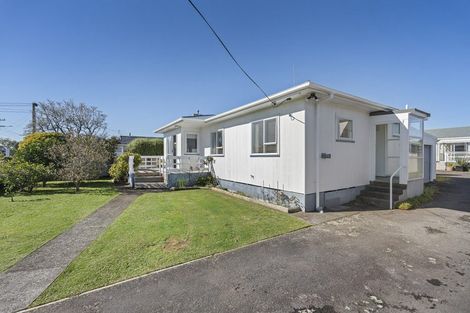 Photo of property in 2 Turakina Street, Merrilands, New Plymouth, 4312