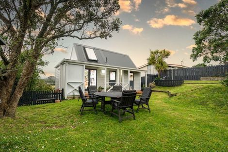 Photo of property in 17 Fitzpatrick Street, Newlands, Wellington, 6037