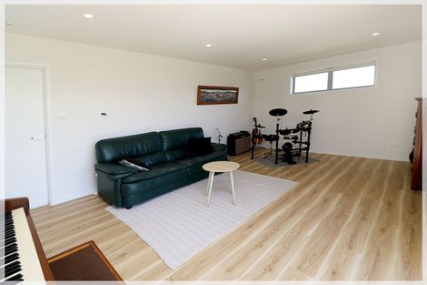 Photo of property in 17 Westwood Drive, Aokautere, Palmerston North, 4471