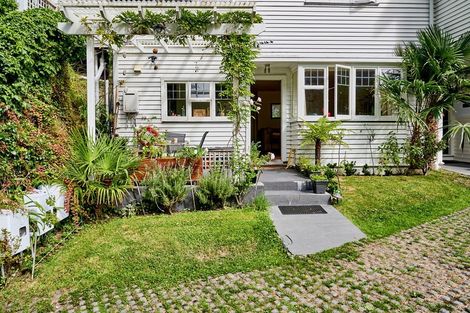 Photo of property in 2b Wilkinson Street, Oriental Bay, Wellington, 6011