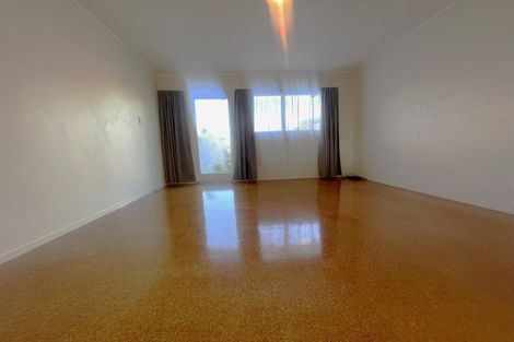 Photo of property in 4/318 Te Atatu Road, Te Atatu South, Auckland, 0610