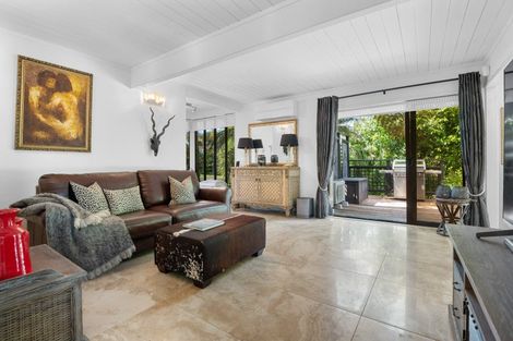 Photo of property in 19 Atarua Gardens, Waiatarua, Auckland, 0604
