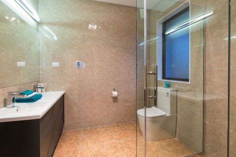 Photo of property in 15 Grove Way, Riverhead, 0820