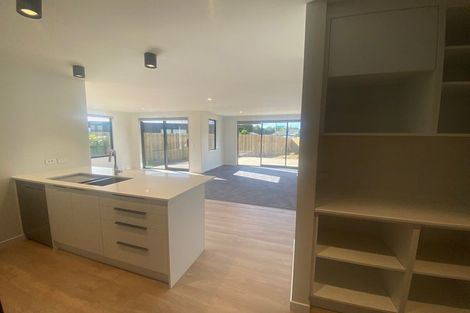 Photo of property in 19 Kaiwaru Place, Waikanae, 5036