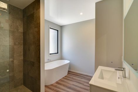 Photo of property in 16 Kinross Lane, Jacks Point, Queenstown, 9371