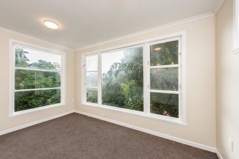 Photo of property in 58 Garden Road, Northland, Wellington, 6012