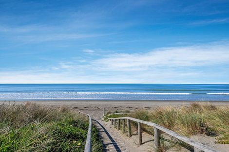 Photo of property in 2/52 Marine Parade, North New Brighton, Christchurch, 8083