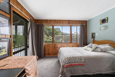 Photo of property in 318 Queens Drive, Lyall Bay, Wellington, 6022