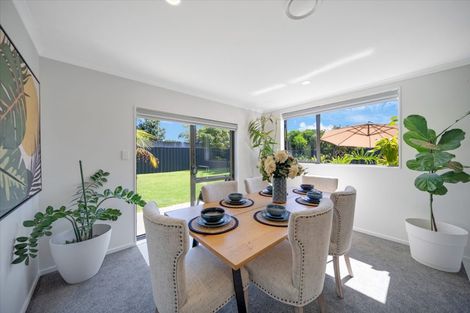Photo of property in 17 Morewa Place, Takanini, 2112