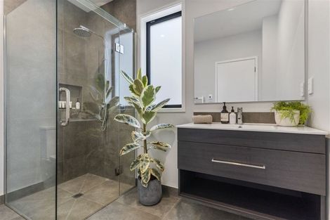 Photo of property in 63a Hellyers Street, Birkdale, Auckland, 0626