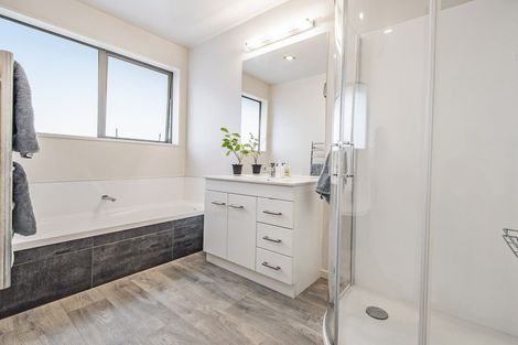 Photo of property in 5 Durrell Way, Rolleston, 7614