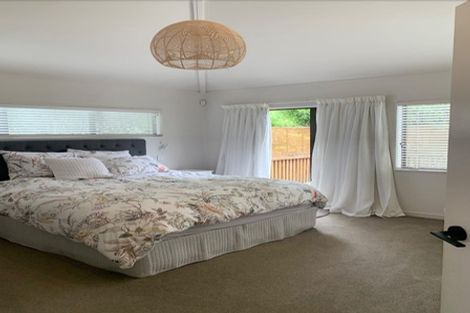 Photo of property in 1/70 Ocean View Road, Northcote, Auckland, 0627
