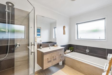 Photo of property in 39 Kotuku Drive, Paraparaumu Beach, Paraparaumu, 5032