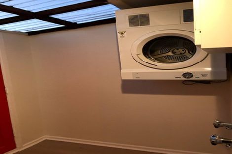 Photo of property in 21 Glanmire Road, Newlands, Wellington, 6037