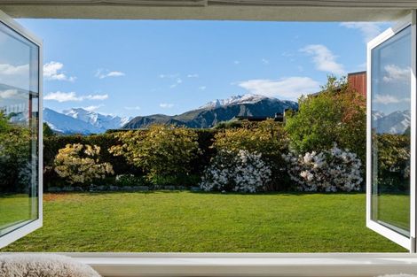 Photo of property in 302 Beacon Point Road, Wanaka, 9305