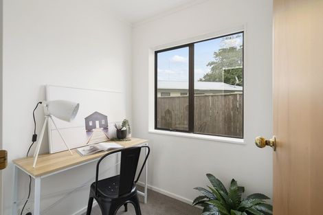 Photo of property in 69 Hillcrest Drive, Kelvin Grove, Palmerston North, 4414