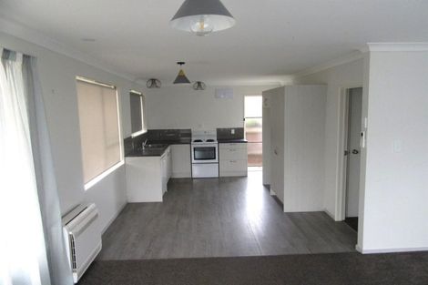 Photo of property in 21 Salford Avenue, Redwood, Christchurch, 8051