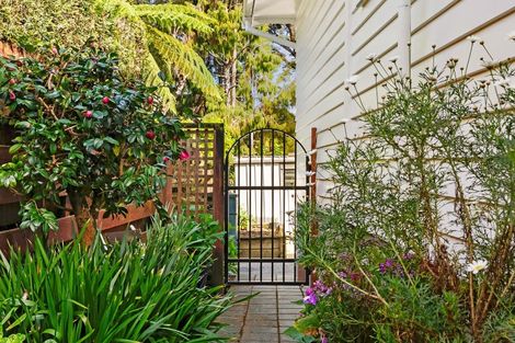 Photo of property in 4 Freemans Way, Pinehaven, Upper Hutt, 5019