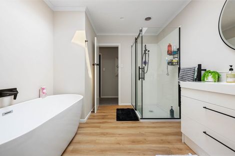 Photo of property in 8 Lorraine Place, Glenview, Hamilton, 3206