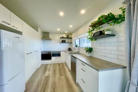 Photo of property in 2/28 Summit Drive, Torbay, Auckland, 0630