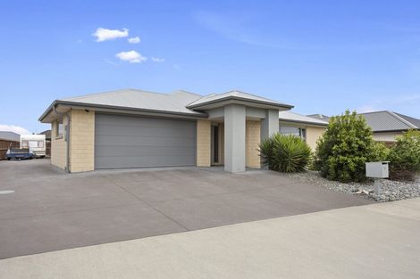 Photo of property in 35 Brockelbank Drive, Kaiapoi, 7630