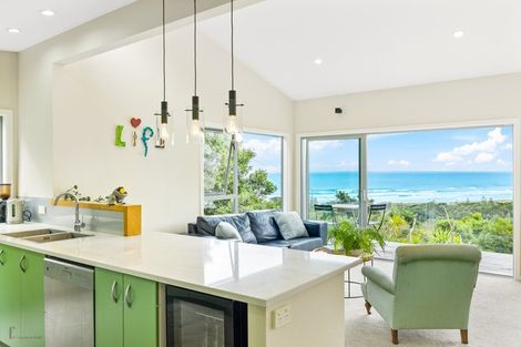 Photo of property in 52 Domain Crescent, Muriwai, Waimauku, 0881