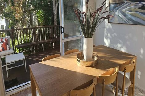 Photo of property in 9 Lomond Street, Newlands, Wellington, 6037