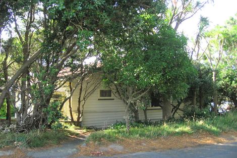 Photo of property in 146 Nevay Road, Karaka Bays, Wellington, 6022