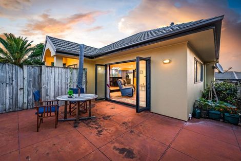 Photo of property in 4 Tellin Close, Massey, Auckland, 0614