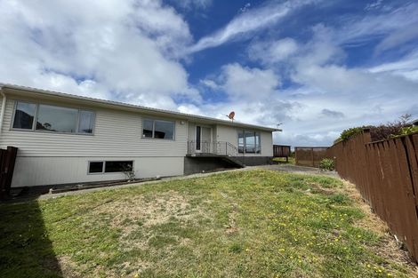 Photo of property in 30 Somes Crescent, Newlands, Wellington, 6037