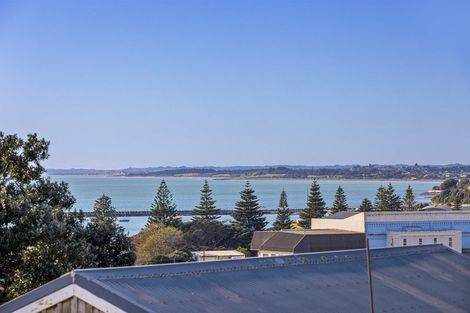 Photo of property in 32 Ngamotu Road, Moturoa, New Plymouth, 4310