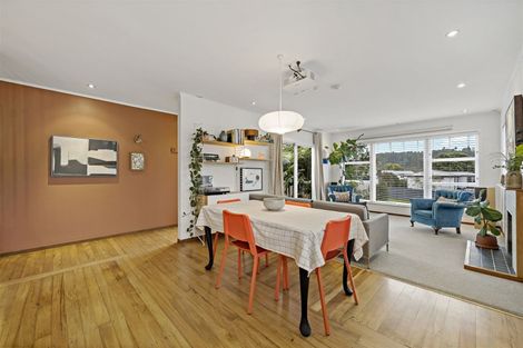 Photo of property in 10 Taioma Crescent, Te Atatu Peninsula, Auckland, 0610