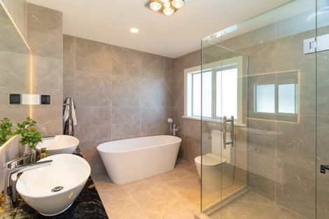 Photo of property in 32 Maka Terrace, Orewa, 0931