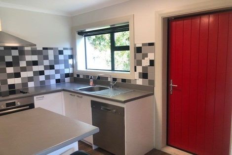 Photo of property in 37 Singers Road, Korokoro, Lower Hutt, 5012