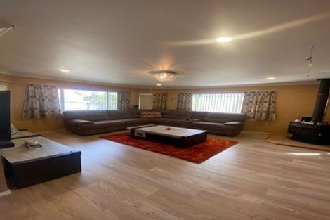 Photo of property in 3 Gendo Avenue, Henderson, Auckland, 0612