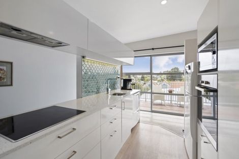 Photo of property in 14a Holiday Road, Stanmore Bay, Whangaparaoa, 0932