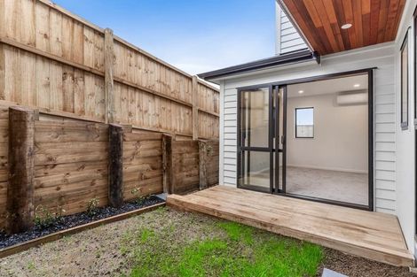 Photo of property in 40c Cyclarama Crescent, Massey, Auckland, 0614