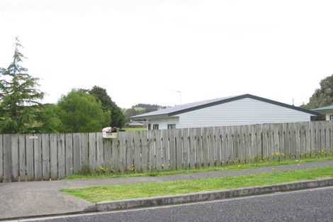 Photo of property in 10 The Glade South, Pukekohe, 2120
