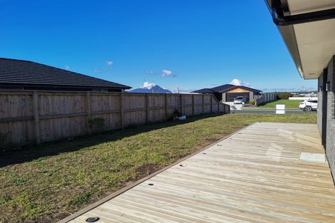 Photo of property in 12 Te Taniwha Road, One Tree Point, 0118