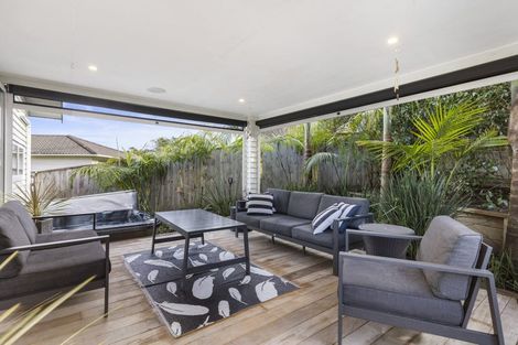 Photo of property in 23 Helleur Road, Massey, Auckland, 0614