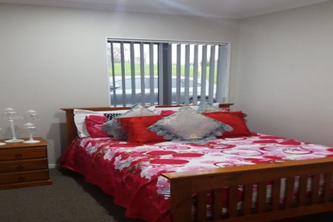 Photo of property in 143a Henderson Valley Road, Henderson, Auckland, 0612