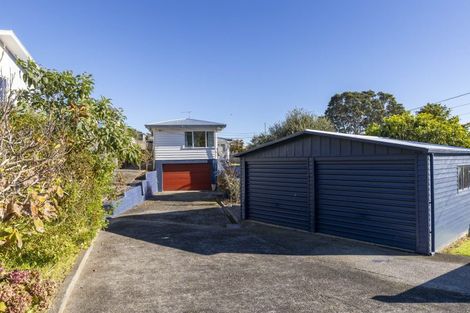 Photo of property in 52 Queens Road, Glen Avon, New Plymouth, 4312