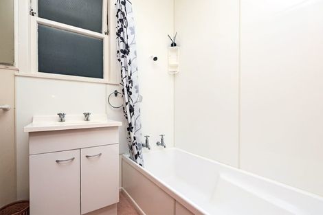 Photo of property in 2/34 Te Aute Road, Havelock North, 4130