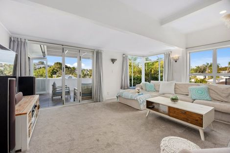Photo of property in 1/22 Sandown Road, Rothesay Bay, Auckland, 0630
