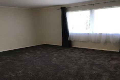 Photo of property in 33 Helleur Road, Massey, Auckland, 0614