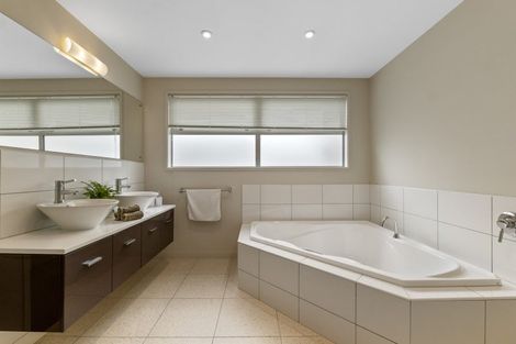 Photo of property in 10 Olivia Street, Stratford, 4332