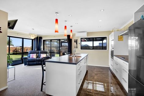 Photo of property in 12 Nikau Place, Hawera, 4610